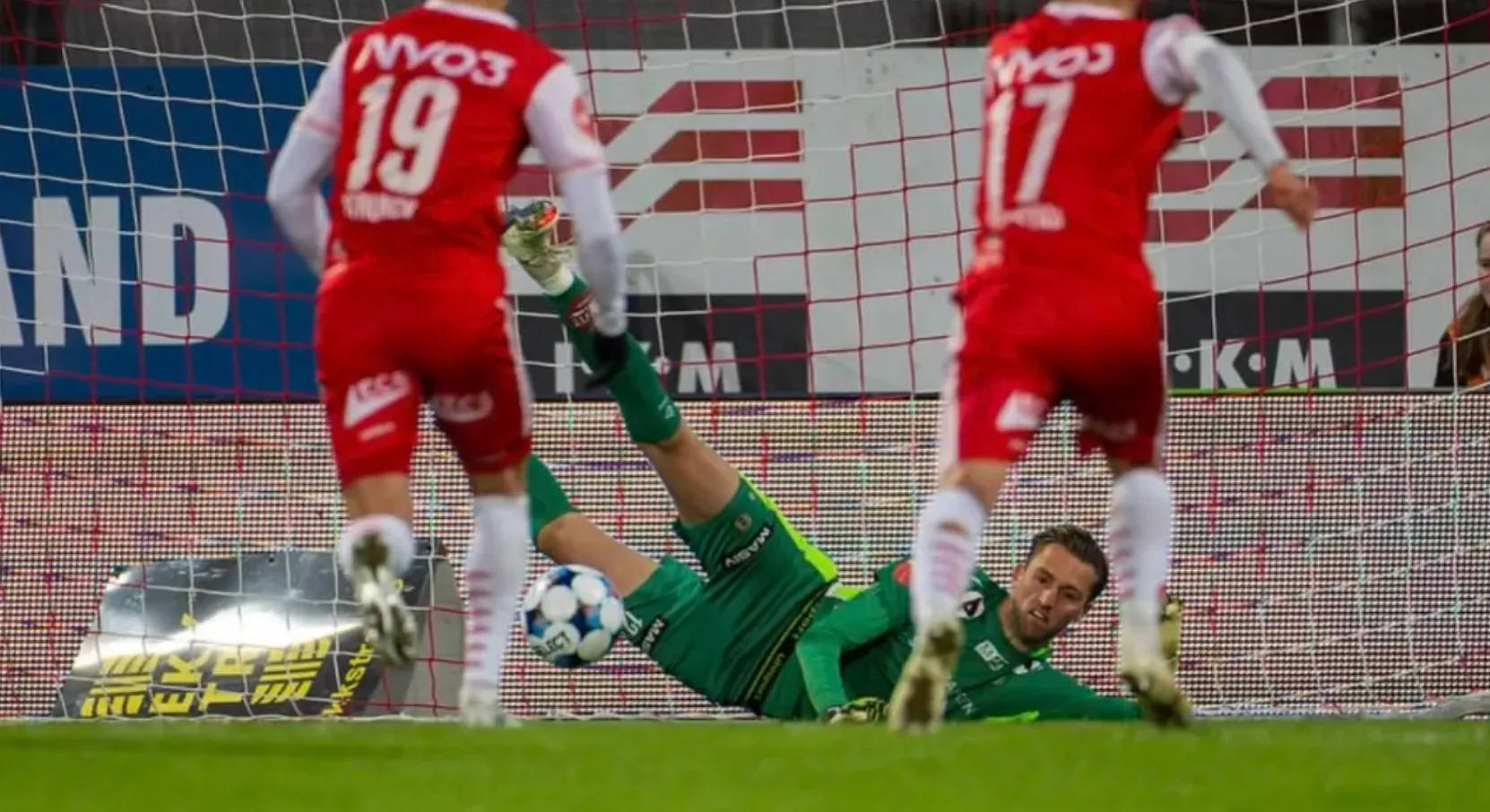 荣获当场最佳球员,奖品是四盒鸡蛋